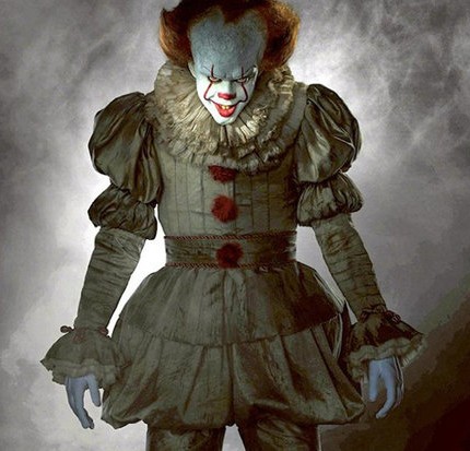 bill Skarsgard Pennywise IT 2017